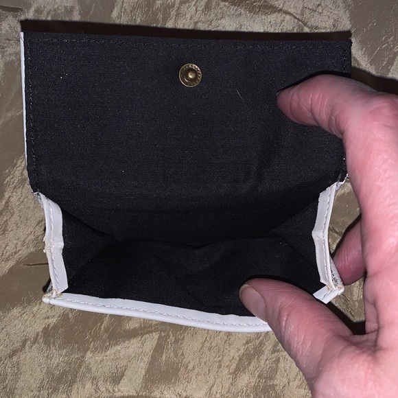 Vintage Volcom wallet.Rare find,Pre-loved, excellent condition,but some chafing - Picture 3 of 10